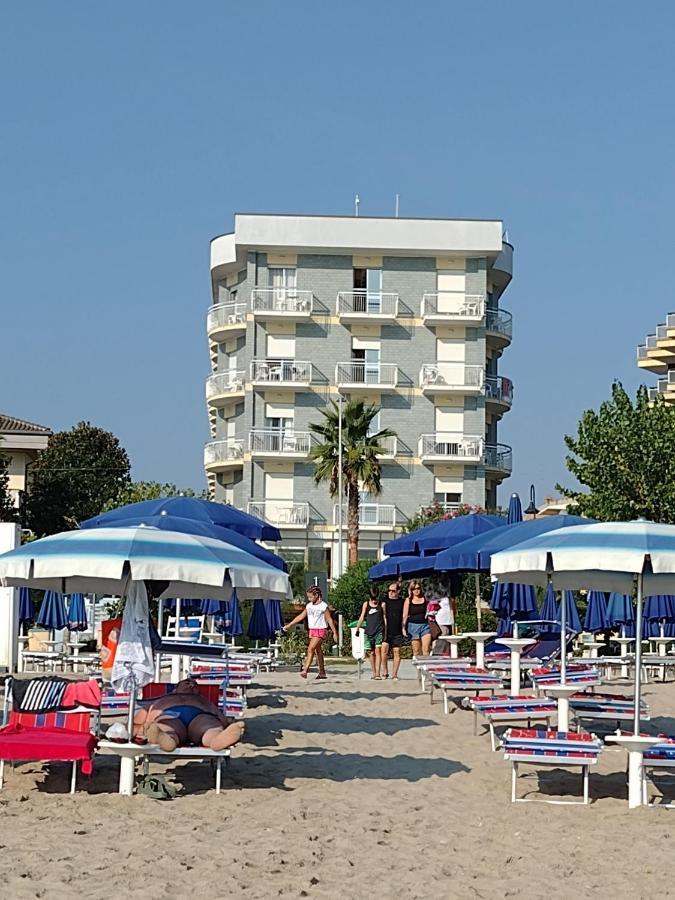 Hotel Boston Alba Adriatica Eksteriør billede