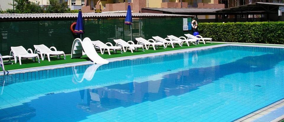 Hotel Boston Alba Adriatica Eksteriør billede
