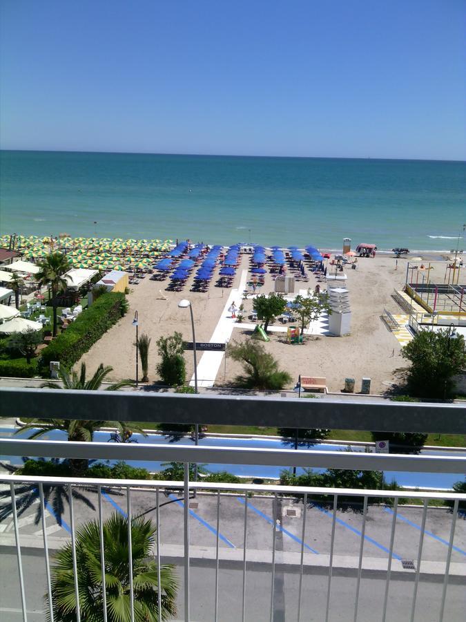 Hotel Boston Alba Adriatica Eksteriør billede