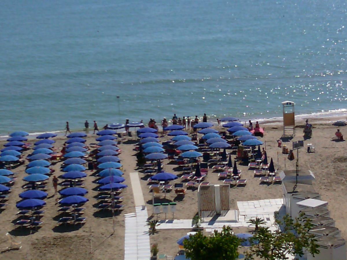 Hotel Boston Alba Adriatica Eksteriør billede