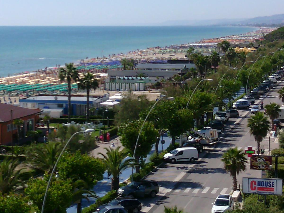 Hotel Boston Alba Adriatica Eksteriør billede