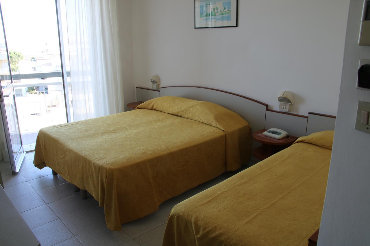 Hotel Boston Alba Adriatica Eksteriør billede
