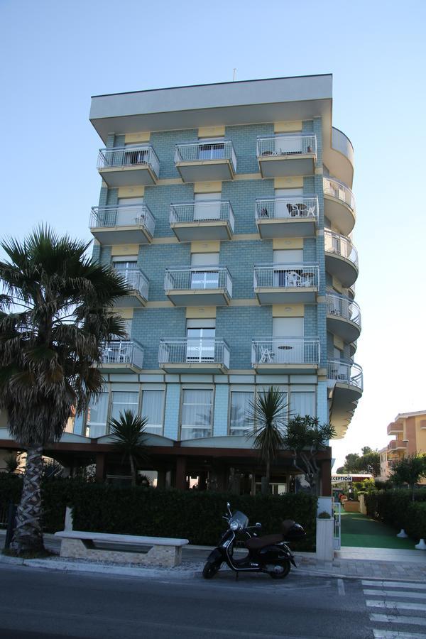 Hotel Boston Alba Adriatica Eksteriør billede