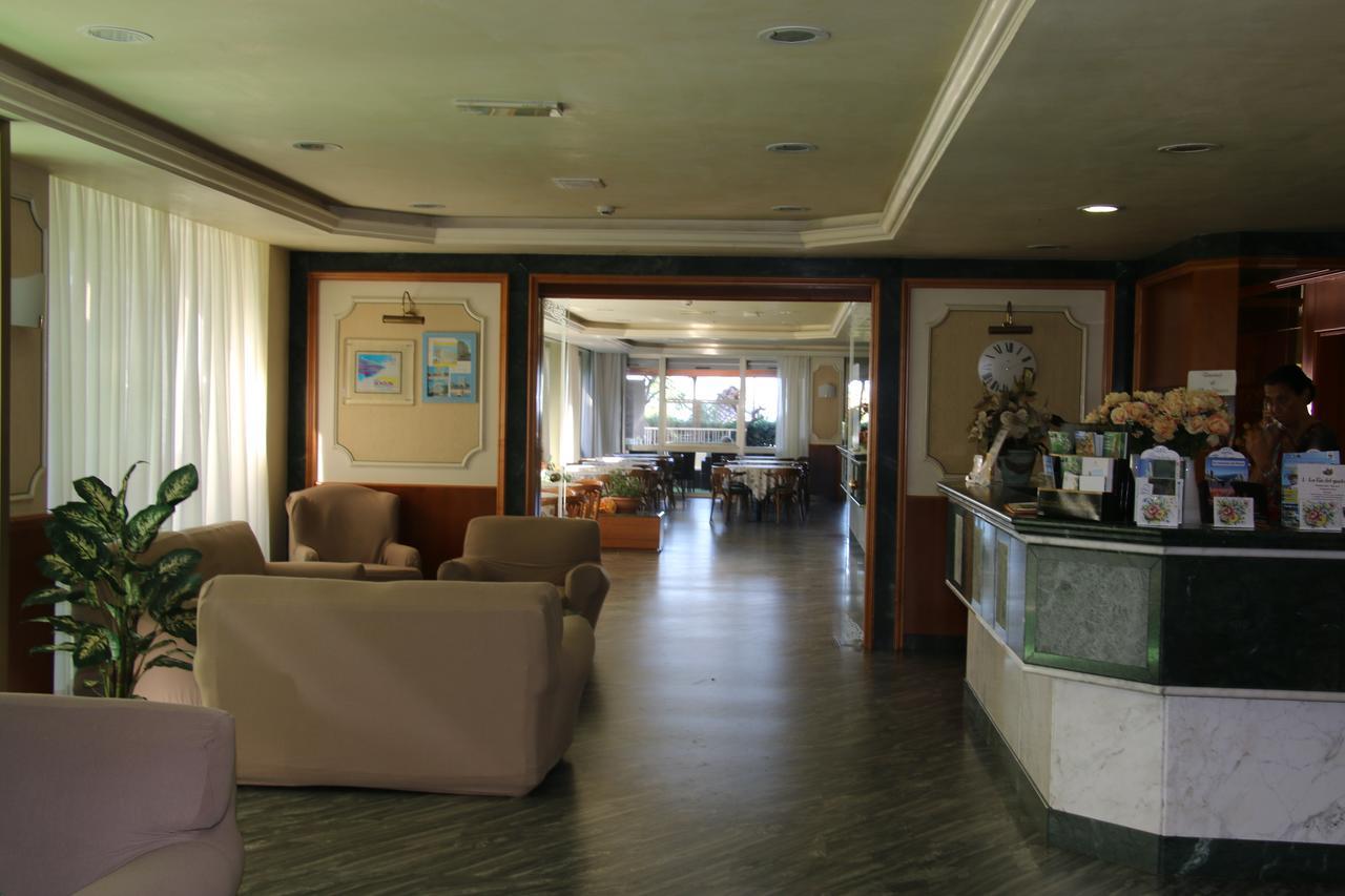 Hotel Boston Alba Adriatica Eksteriør billede