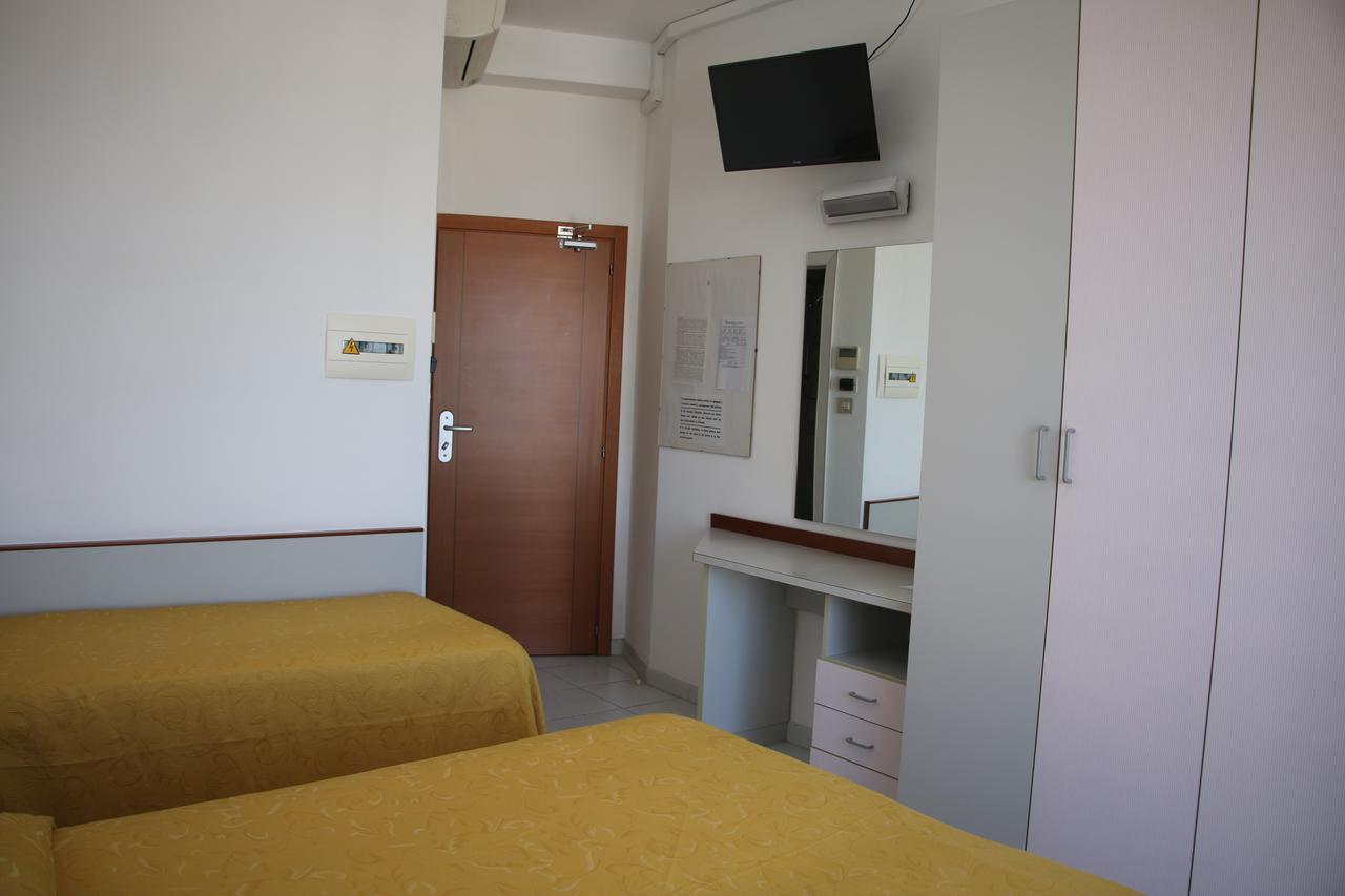 Hotel Boston Alba Adriatica Eksteriør billede