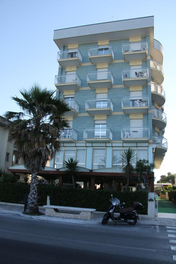 Hotel Boston Alba Adriatica Eksteriør billede