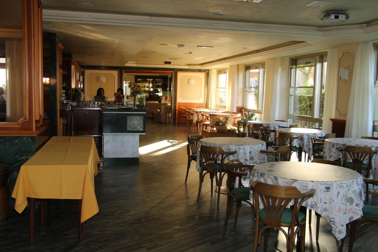Hotel Boston Alba Adriatica Eksteriør billede