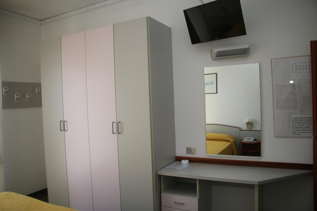Hotel Boston Alba Adriatica Eksteriør billede