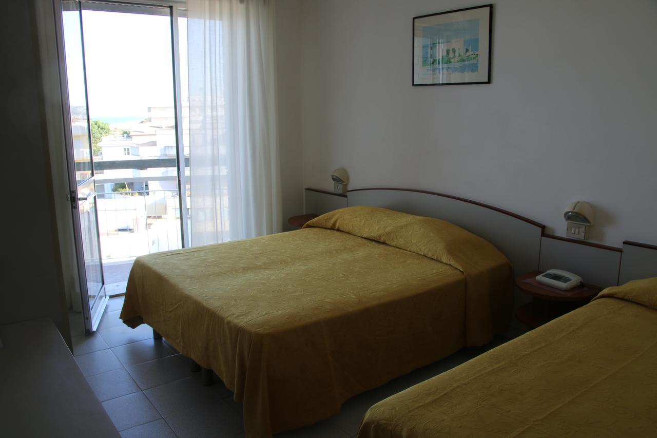 Hotel Boston Alba Adriatica Eksteriør billede