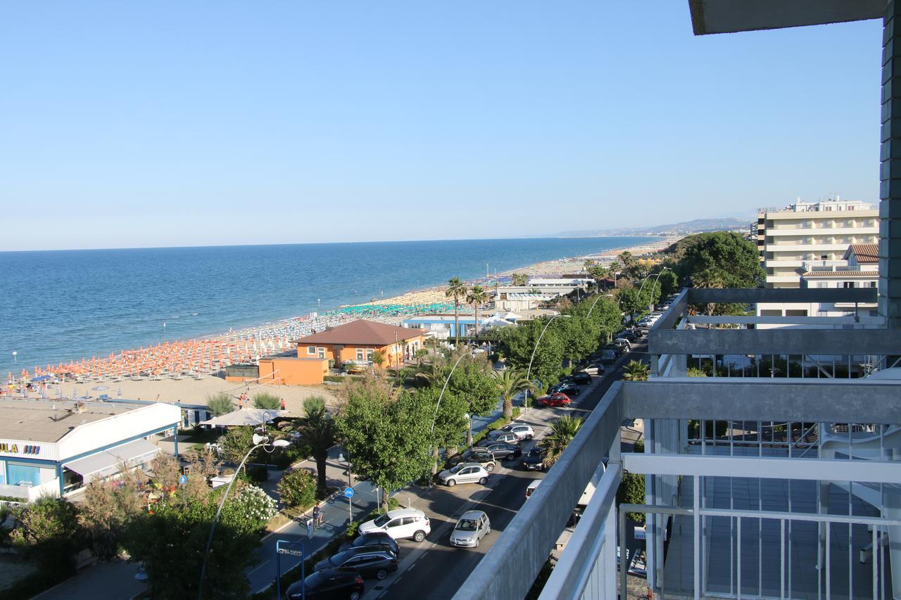 Hotel Boston Alba Adriatica Eksteriør billede