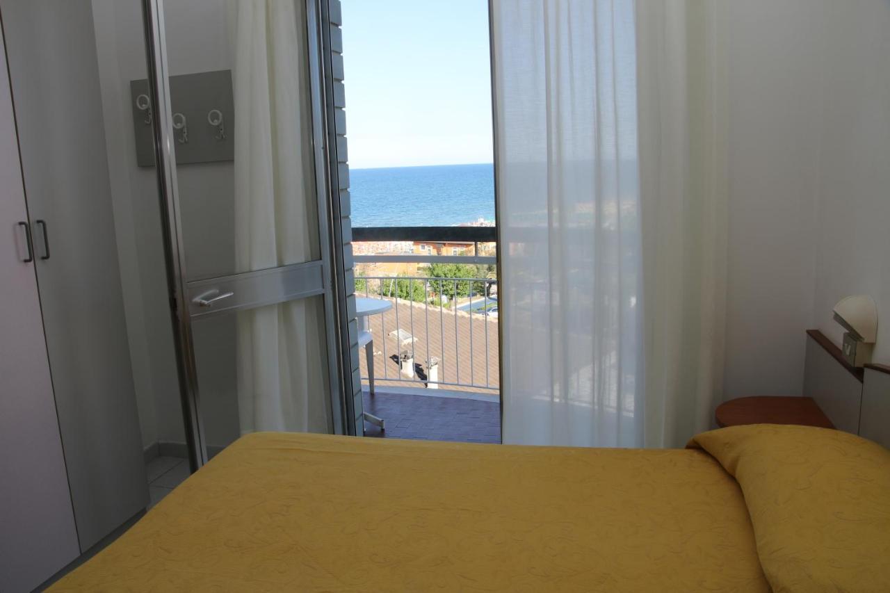 Hotel Boston Alba Adriatica Eksteriør billede